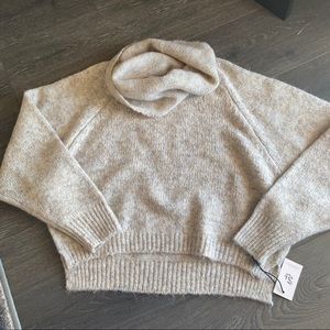 NWT Sincerely Jules Cropped Cowl Neck Swea…